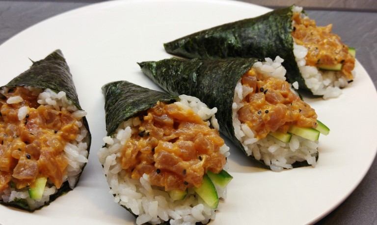 Temaki mit Lachs, Avocado und Gurke - Sushi-Liebhaber