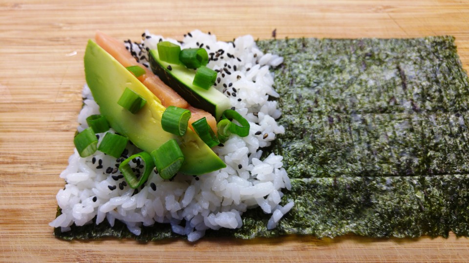 Temaki mit Lachs, Avocado und Gurke - Sushi-Liebhaber