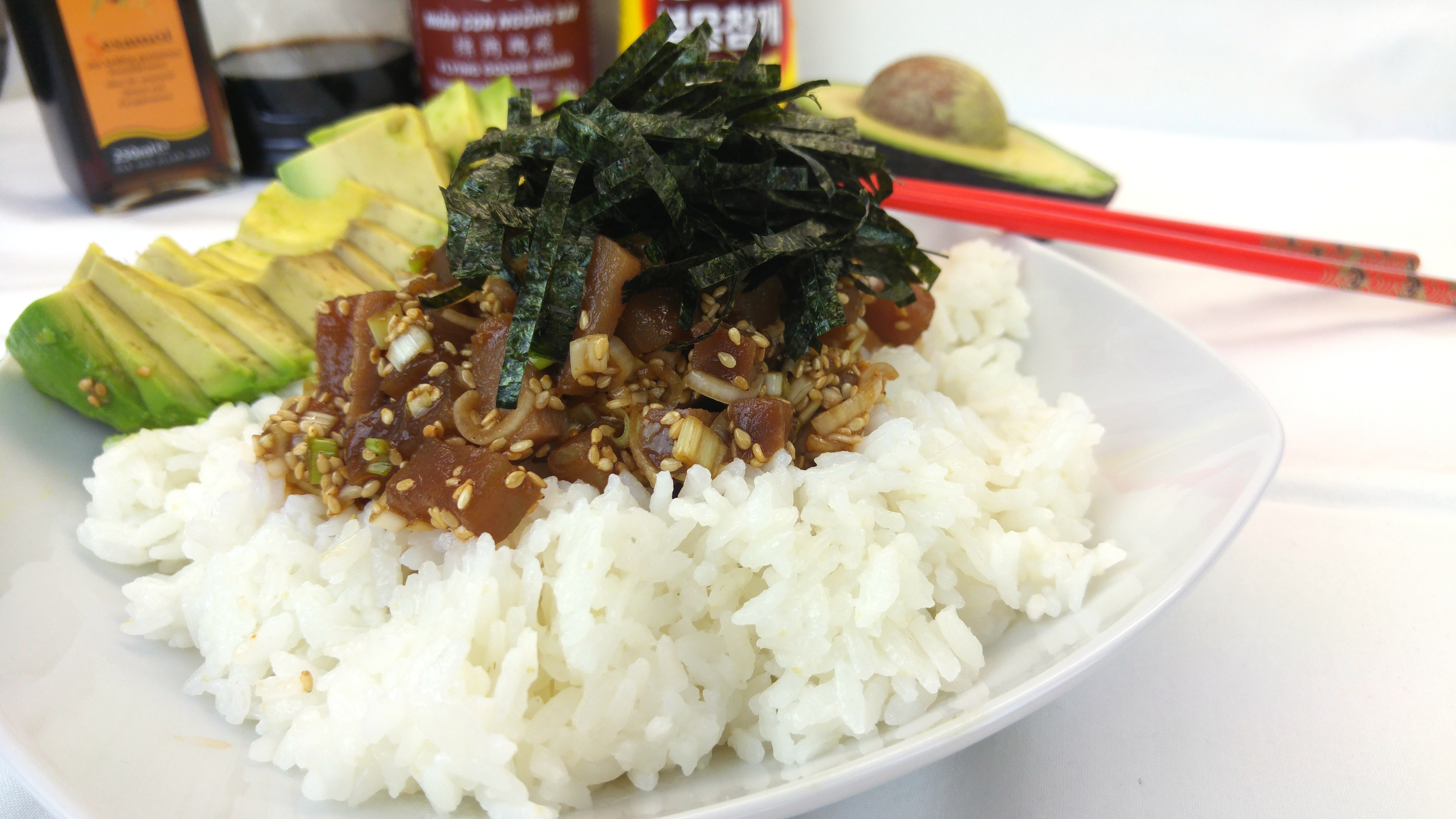 Donburi - Reis Schüssel mit scharfem Thunfisch
