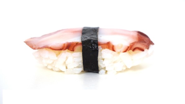 Nigiri Sushi mit Oktopus - traditionell japanisch