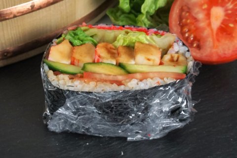 Sushisandwich Onigirazu - der praktische Snack zum Mitnehmen