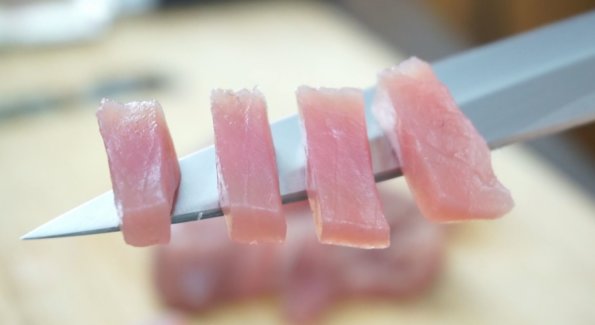 geschnittener Thunfisch für Poke